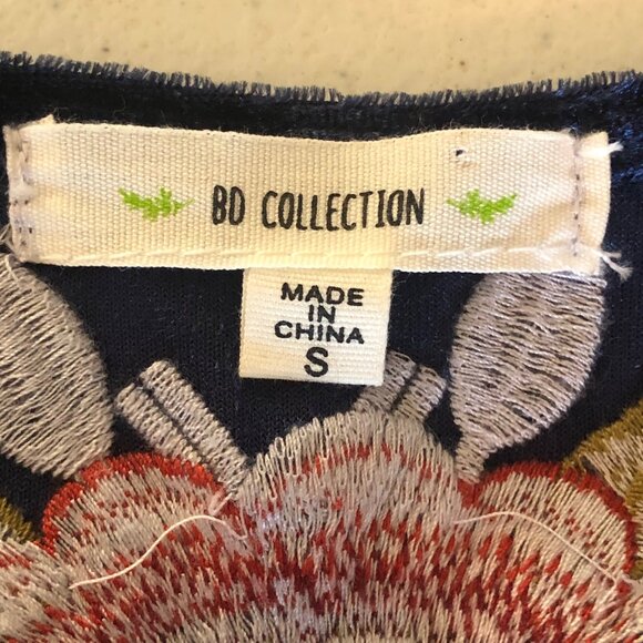 BD Collection Size M/L Velvet Embroidered Open Front Bell Sleeve Cardigan - Picture 7 of 15